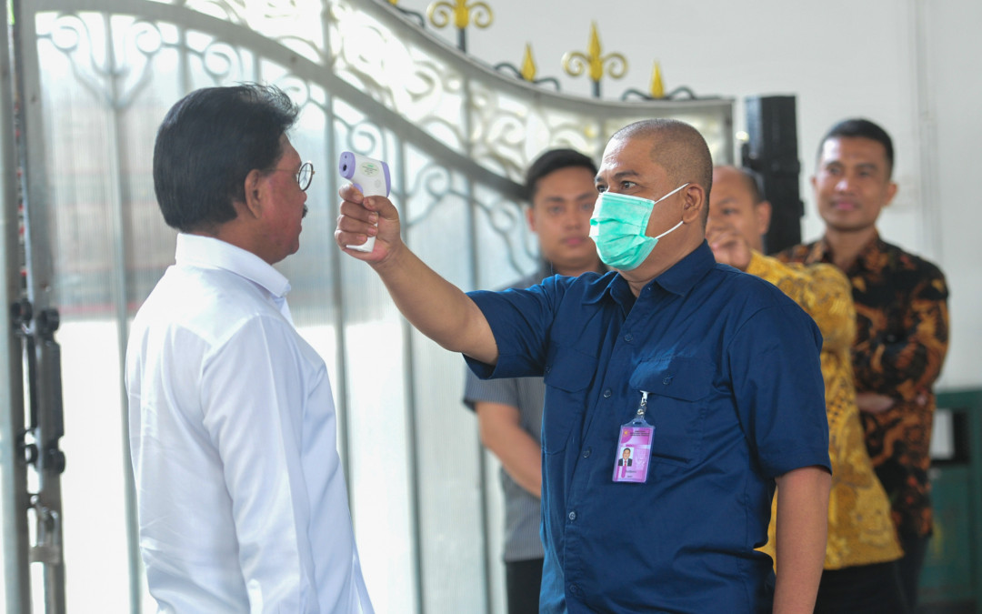 Suhu Tubuh 37,5 Dilarang Masuk Istana